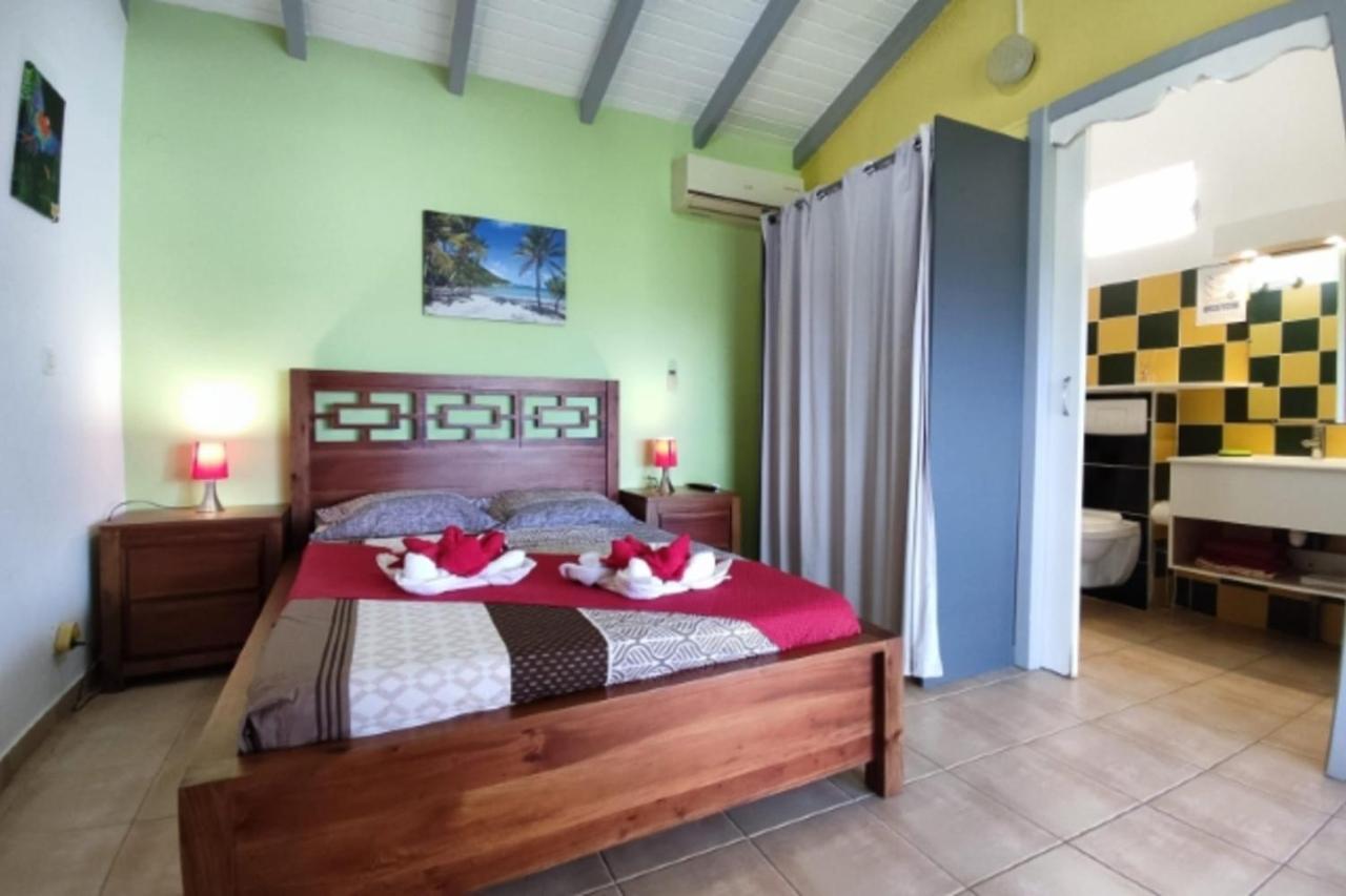 Bungalow With Sea View In Deshaies Exteriör bild