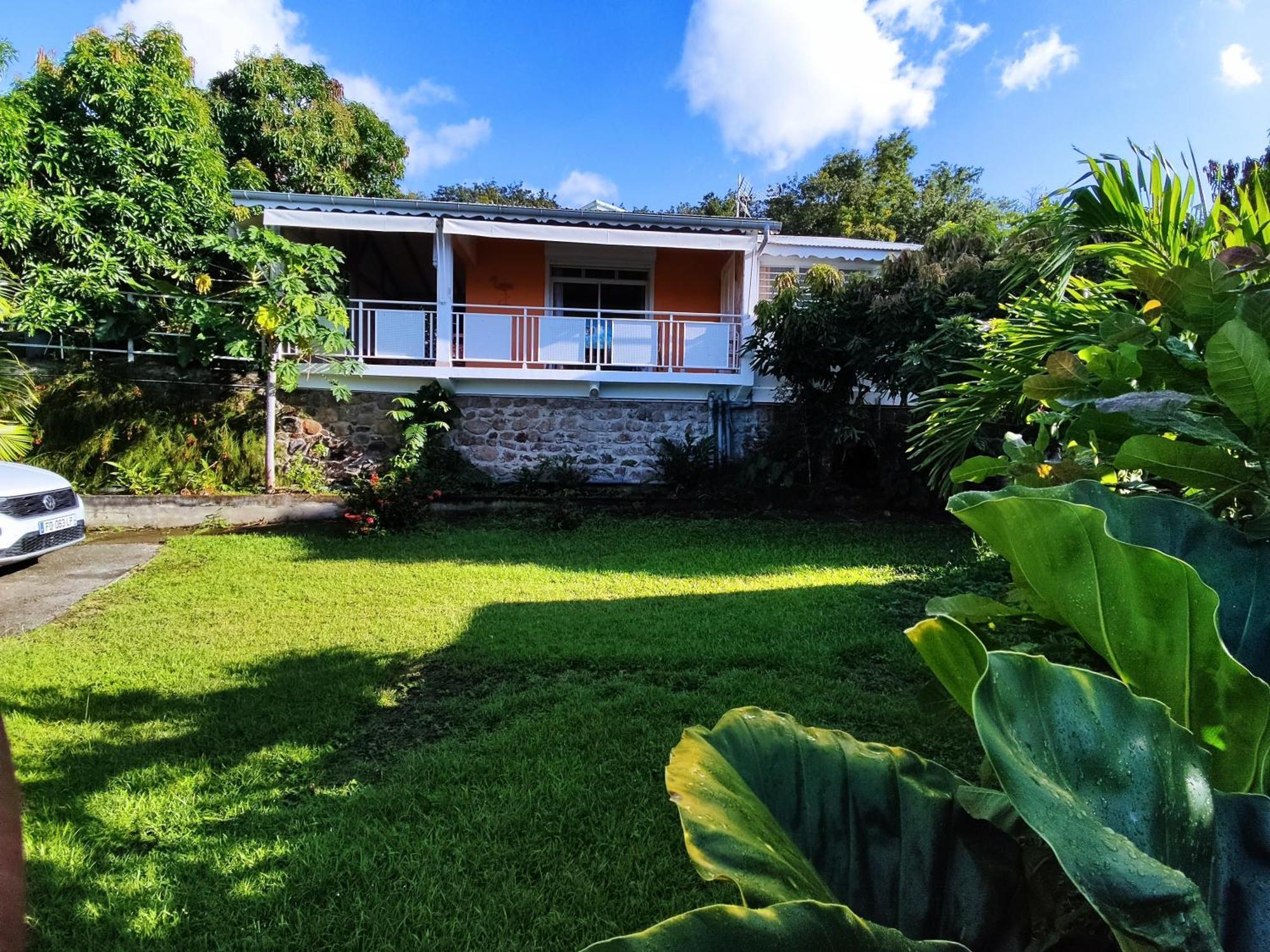 Bungalow With Sea View In Deshaies Exteriör bild